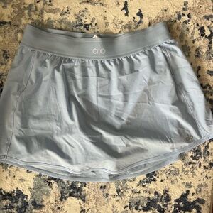 ALO Yoga seashell blue match point skirt